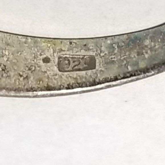 Vintage Sterling Silver Black Inlaid Stone Band, Size 5 Ring, Estate - Picture 4 of 7